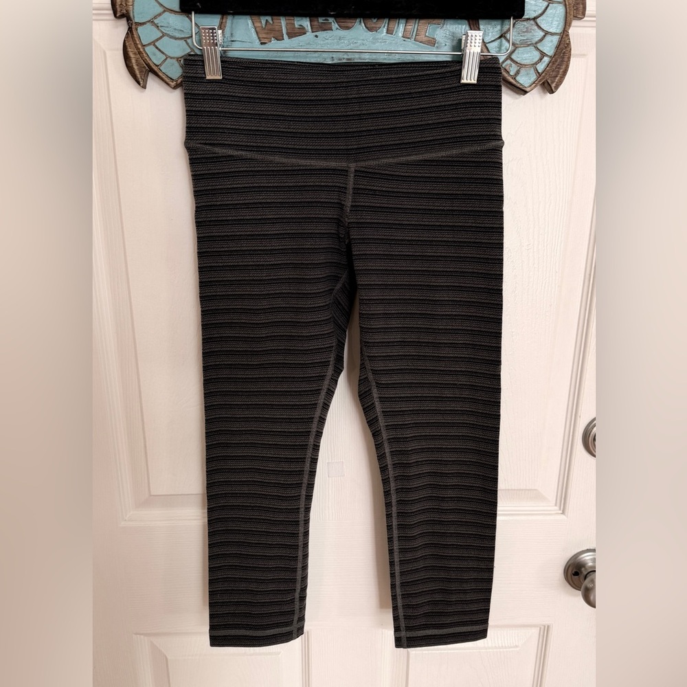 Lululemon Striped Black and Gray Leggings Sz 4